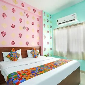 Fabexpress Kashi Khand Hotel